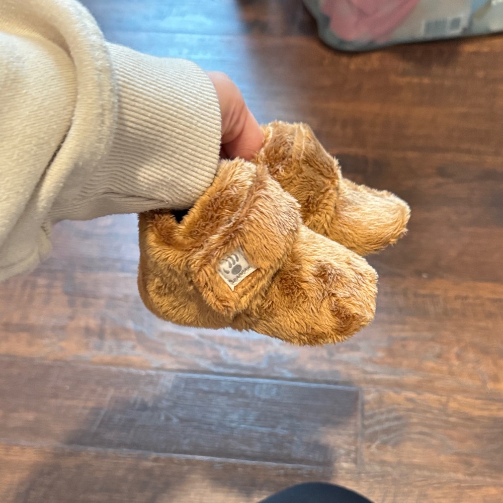 Bearpaw Fuzzy Baby Booties size 3-6m